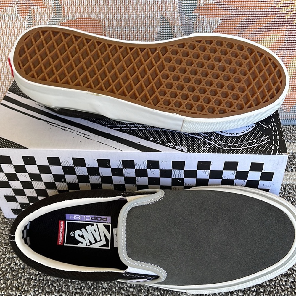 Vans Men’s Skate Slip-On
Reflective Black/Grey
VN0A5FCAN42
Sneakers - Picture 3 of 16